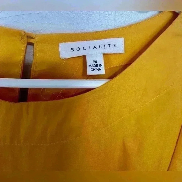 Socialite Red Ruffle mini Wrap dress size Medium - Picture 3 of 5